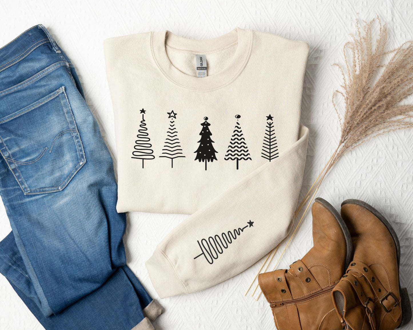 Minimalistic Christmas Tree Sweatshirt, Simple Christmas Sweatshirt For Women Minimalist Trendy Christmas Sweatshirt For Christmas Eve
